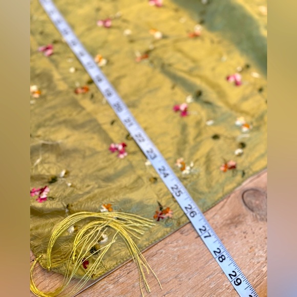 Silk blend green embroidered scarf fringed - Picture 2 of 4